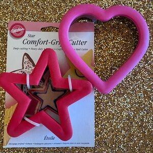 Wilton NWT Set Pink Heart-Shaped & Red Star Stainless Steel Comfort-Grip Cutter.
